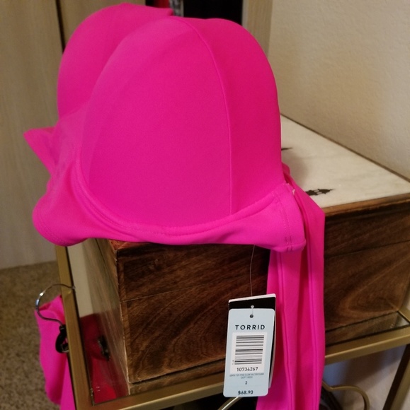 Swimsuit - Picture 2 of 3